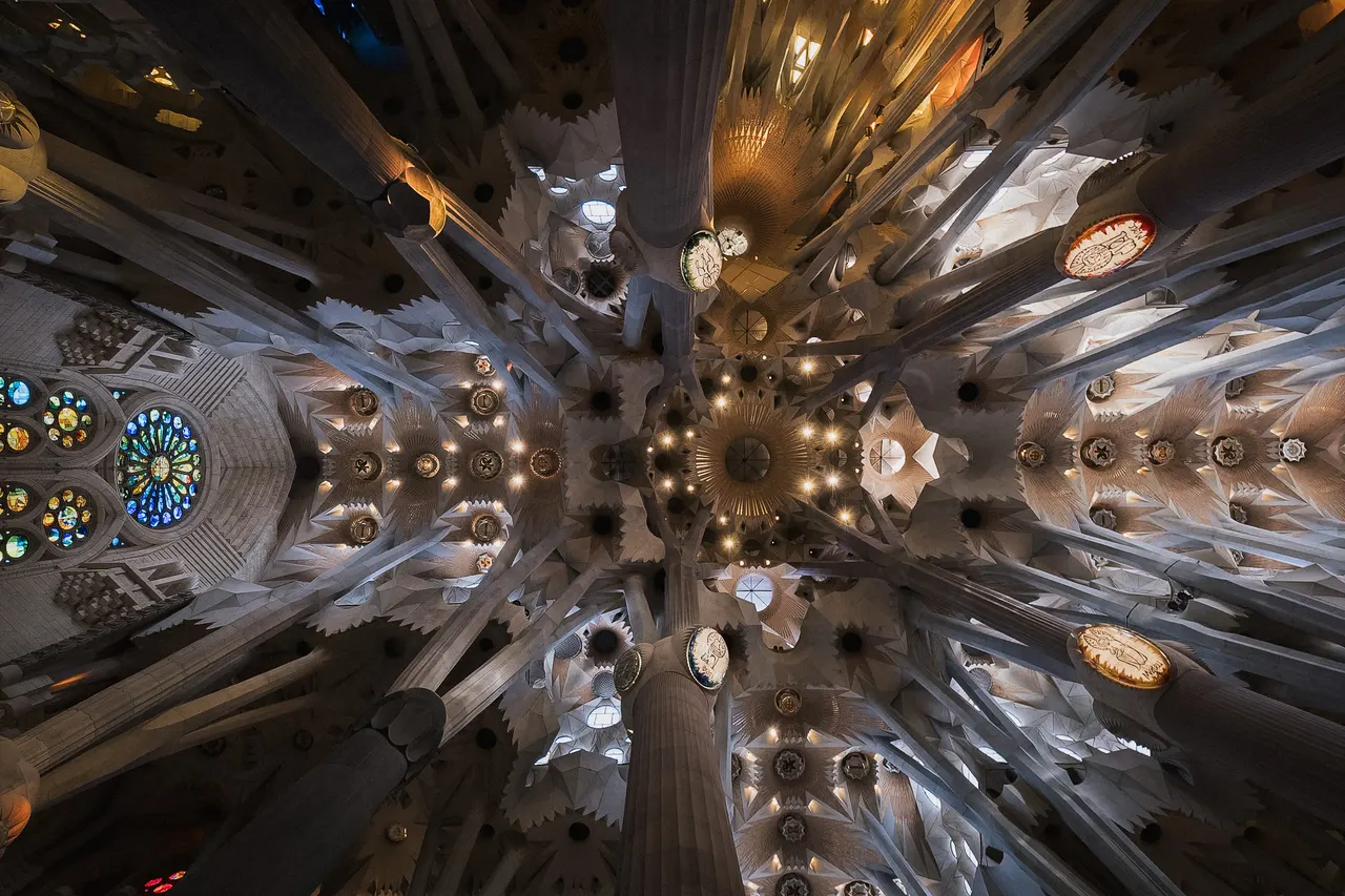 Voûte de la Sagrada Família, vue de dessous