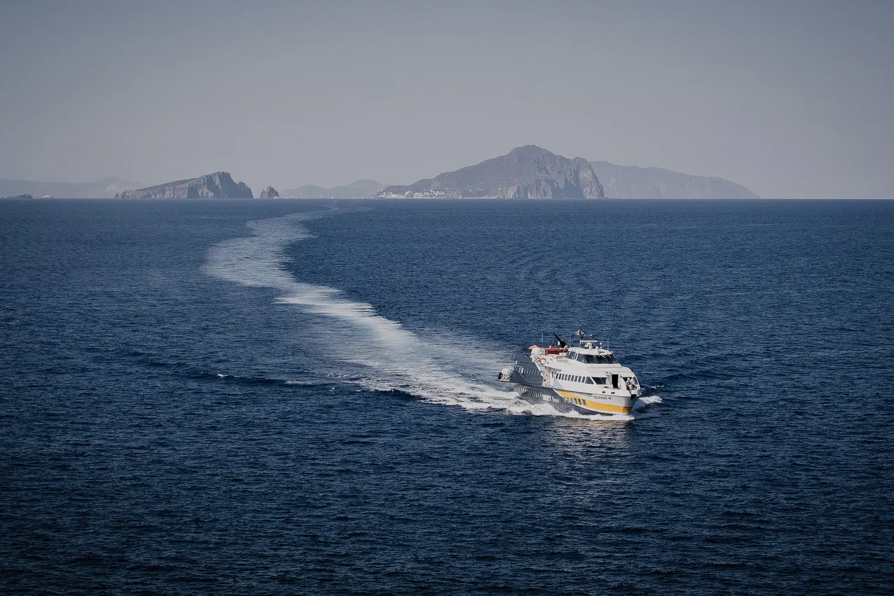 A ferry leaving a wake towards the islands